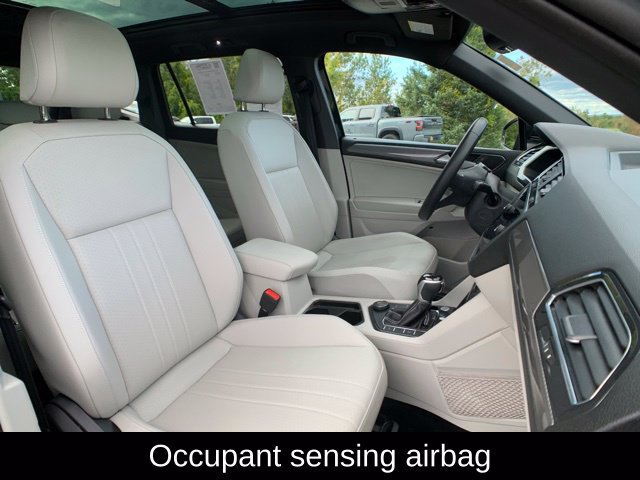 Used 2023 Volkswagen Tiguan SE R-Line AWD/4WD image 25