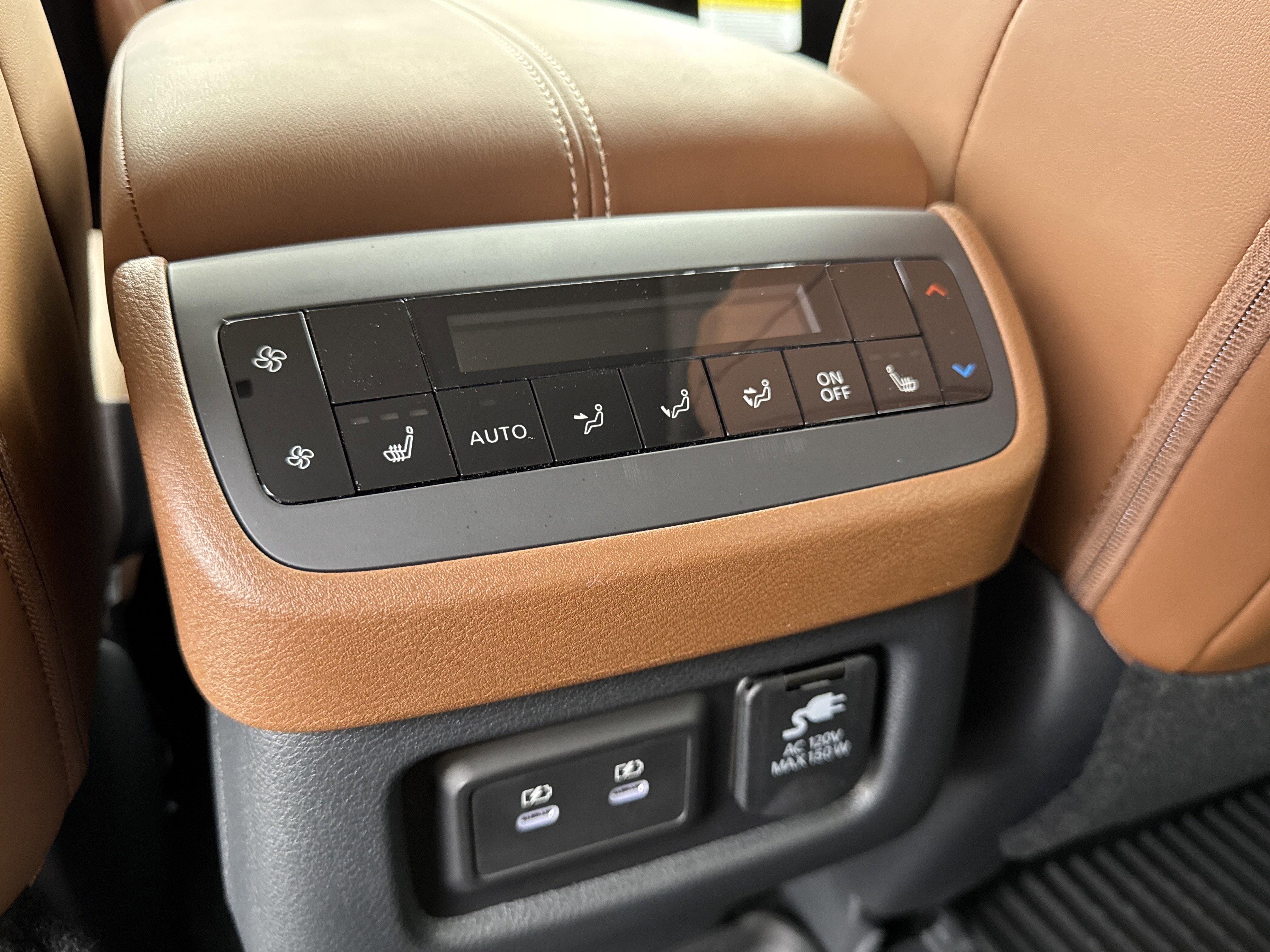 New 2026 Nissan Pathfinder Platinum image 14