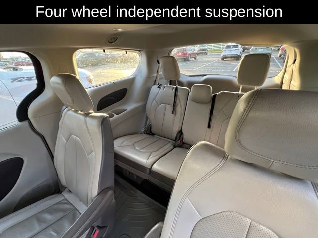 Used 2018 Chrysler Pacifica Touring-L image 14