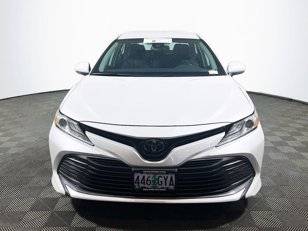 Certified 2019 Toyota Camry XLE FWD image 3