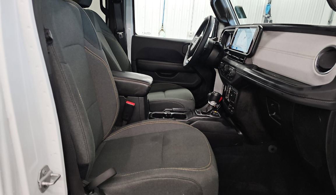 Used 2025 Jeep Wrangler Backcountry image 9