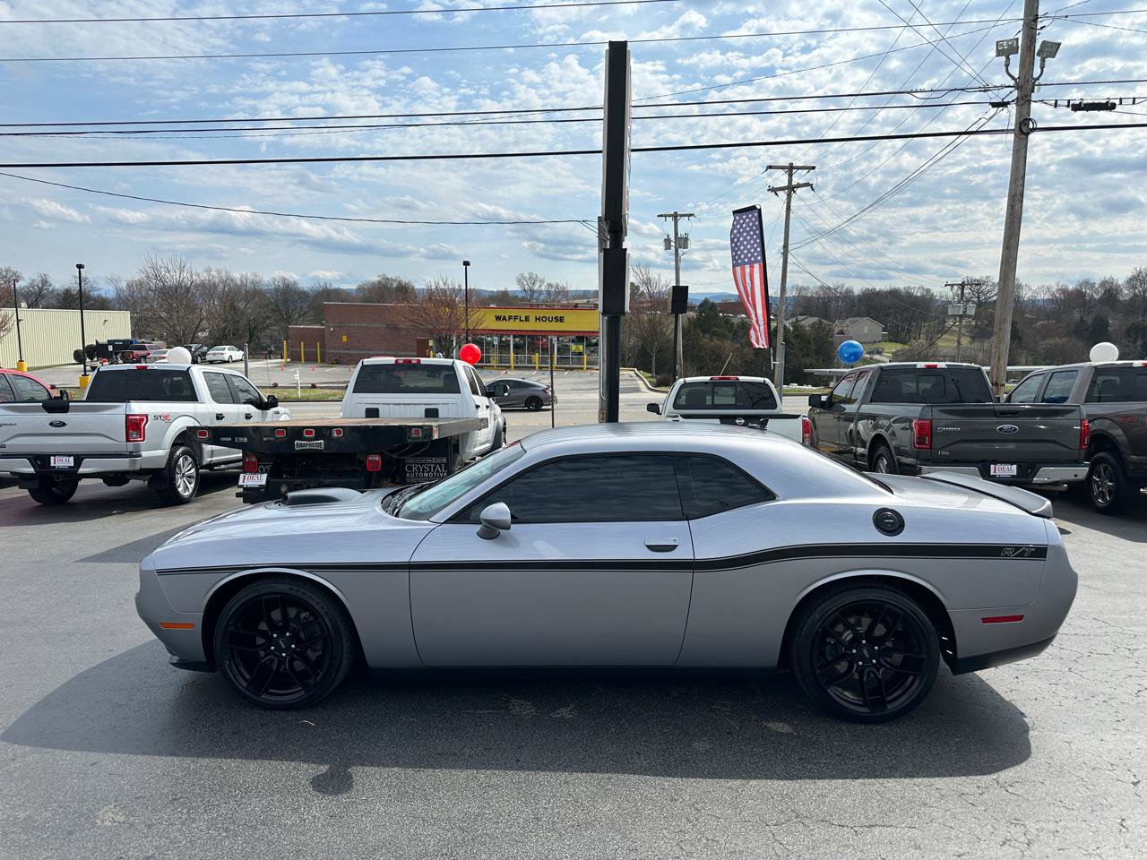 Used 2016 Dodge Challenger R/T RWD image 1