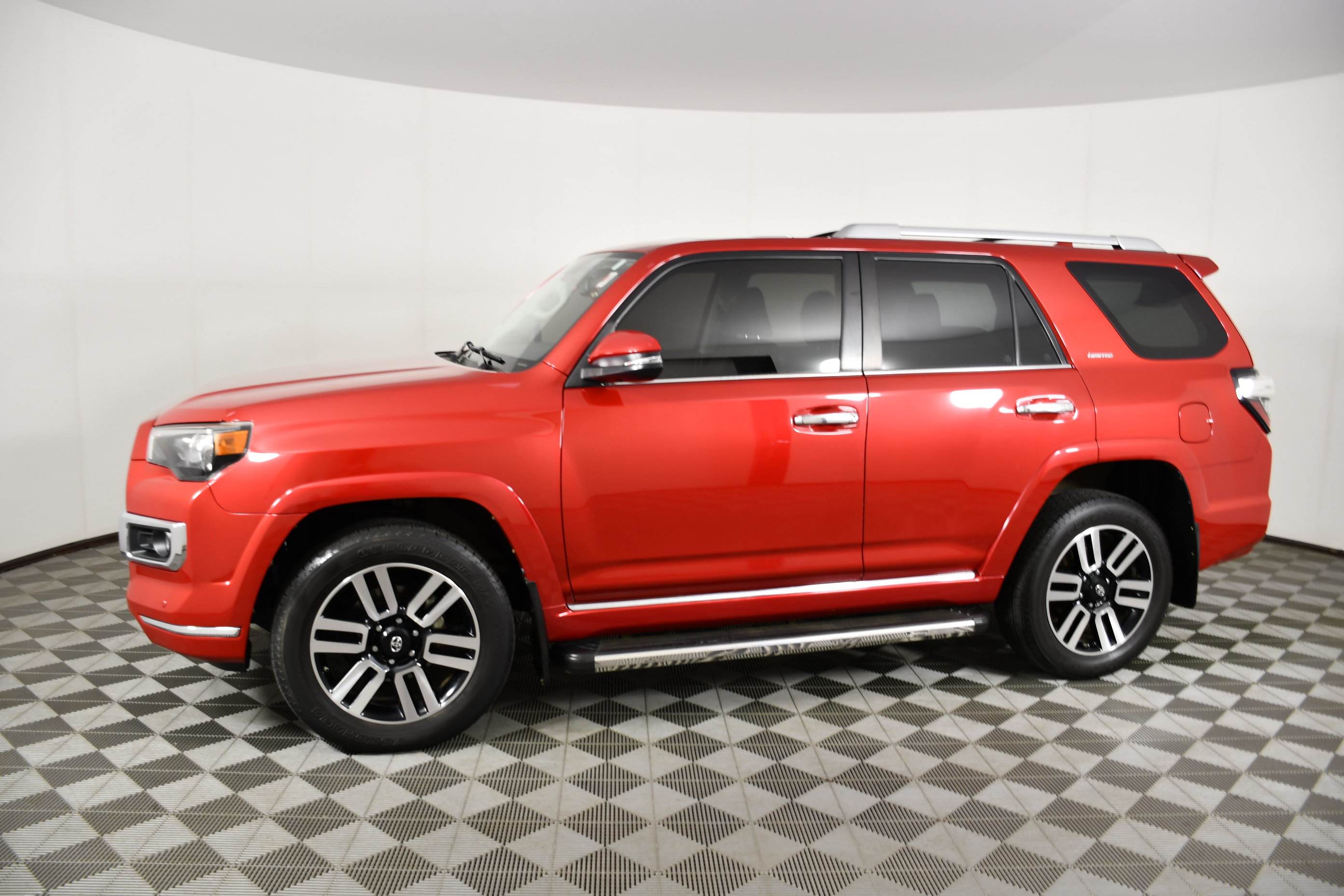 Used 2018 Toyota 4Runner Limited w/ Convenience Package AWD/4WD image 9