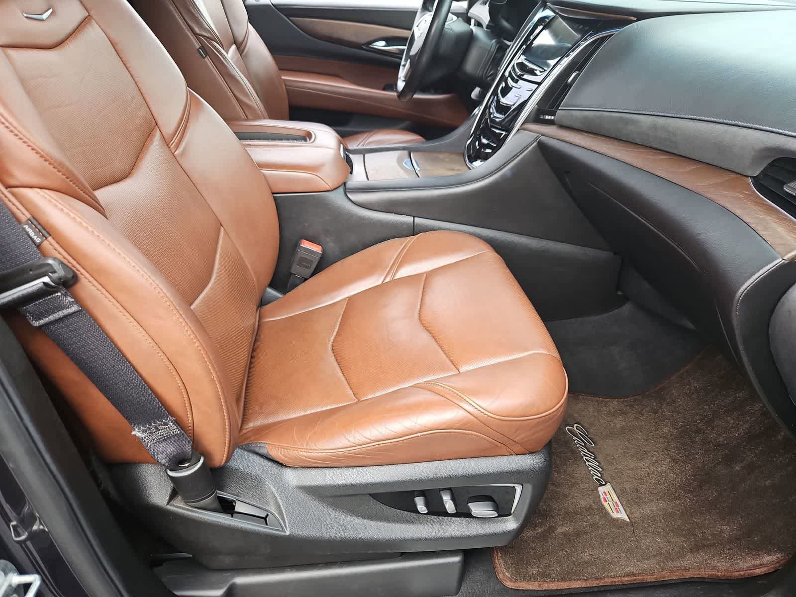 Used 2018 Cadillac Escalade ESV Premium Luxury image 22
