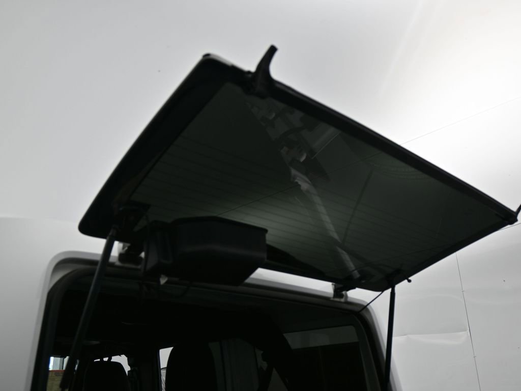 Used 2018 Jeep Wrangler Unlimited Sahara w/ Connectivity Group image 34