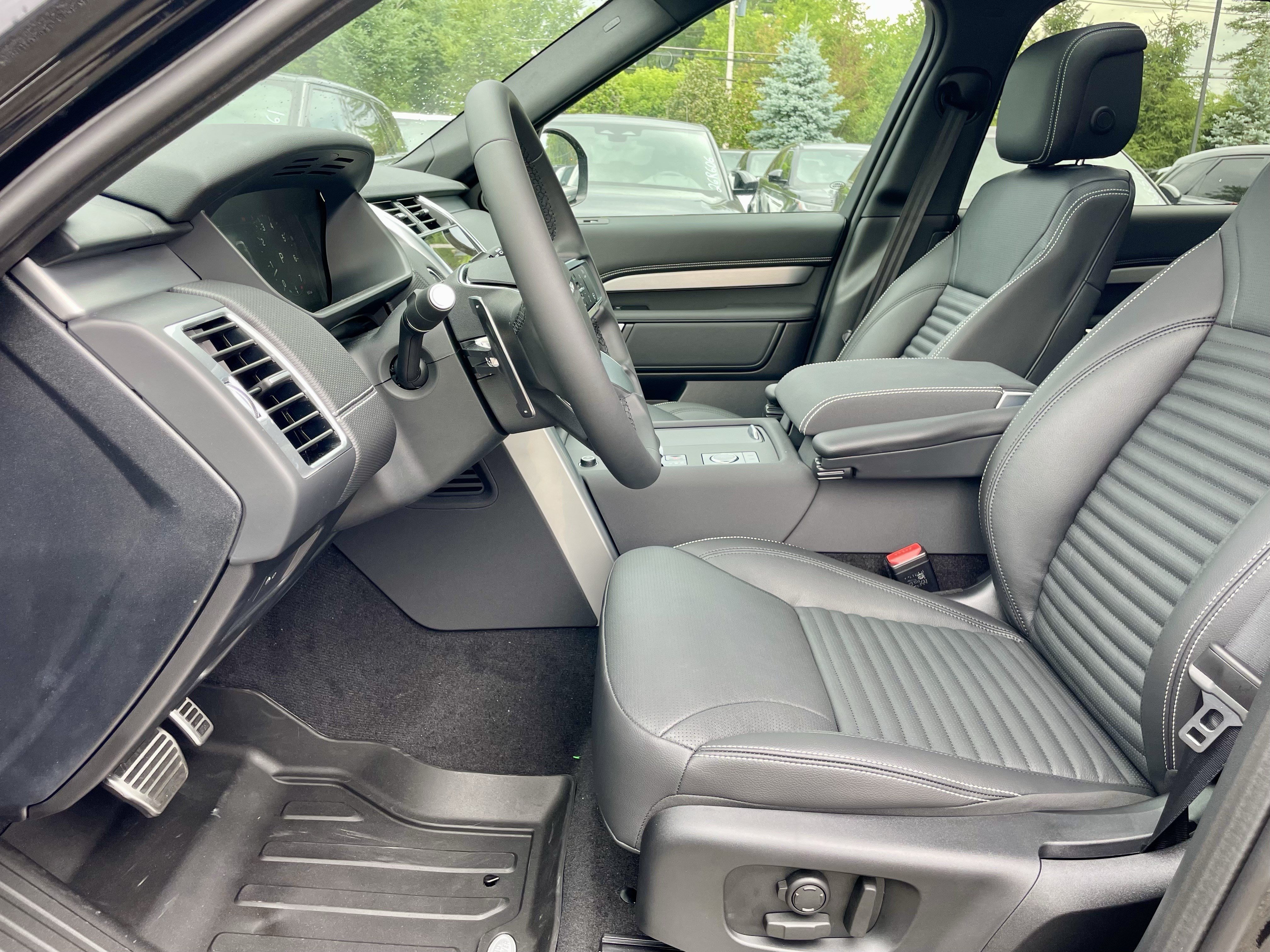 New 2026 Land Rover Discovery Limited Edition AWD/4WD image 14