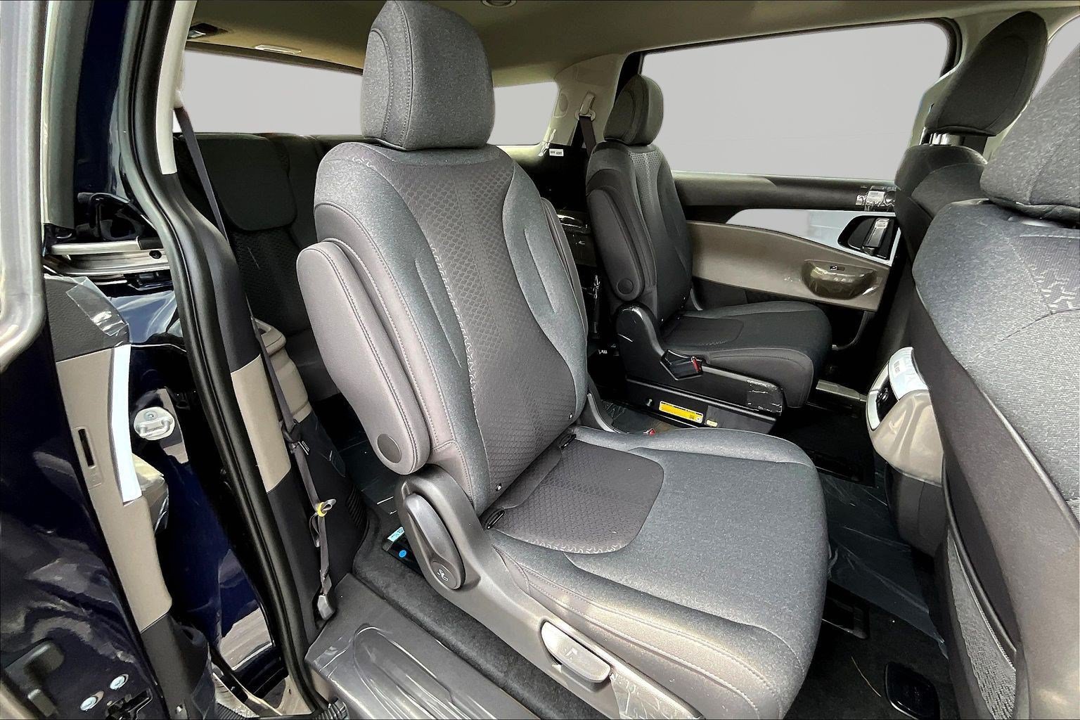 New 2026 Kia Carnival LX FWD image 19