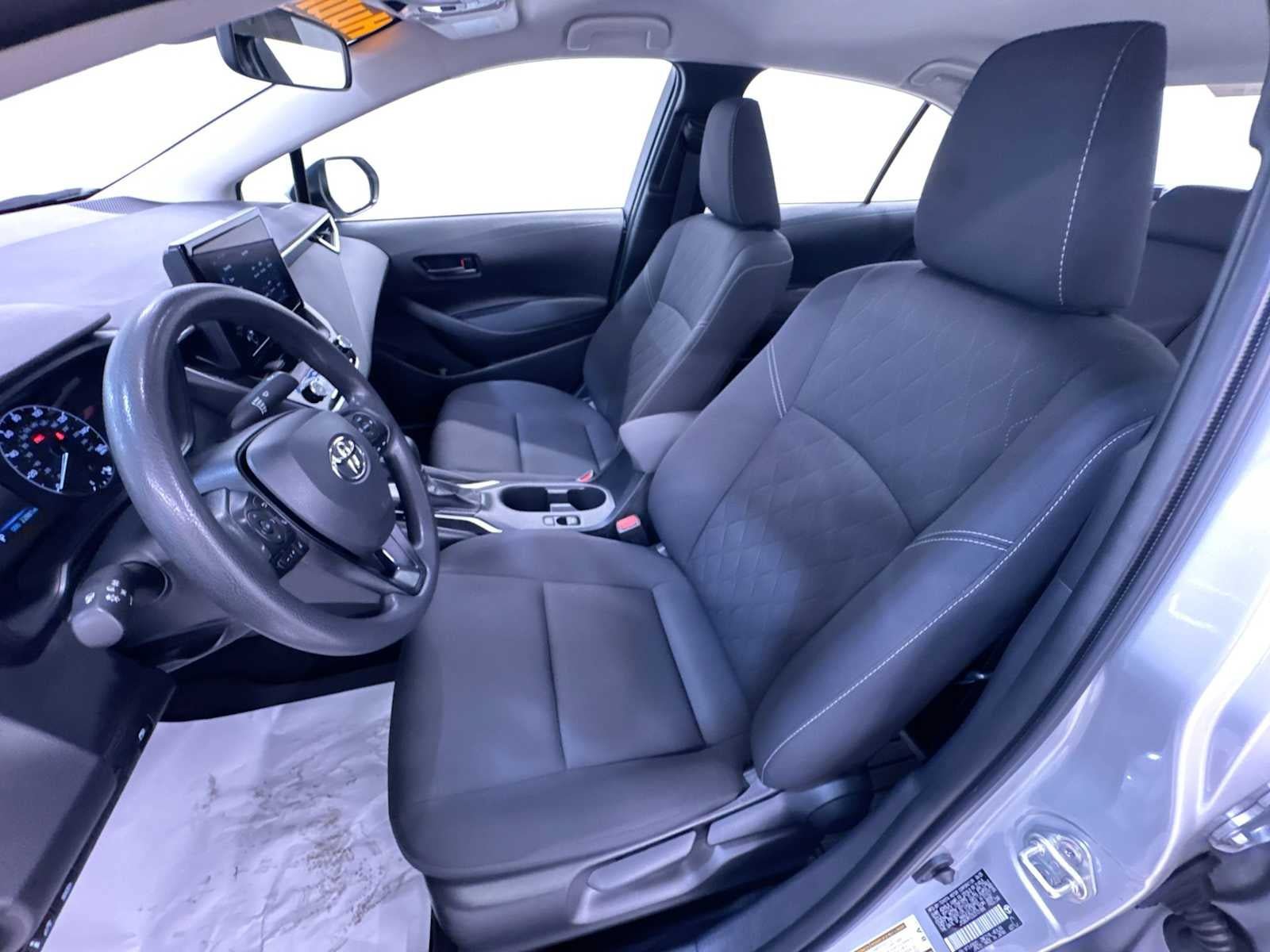 Used 2025 Toyota Corolla LE FWD image 14