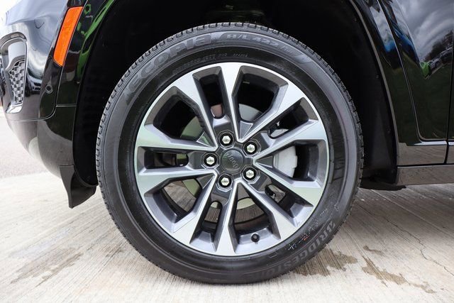 New 2025 Jeep Grand Cherokee Overland w/ Adv Protech Group III image 30