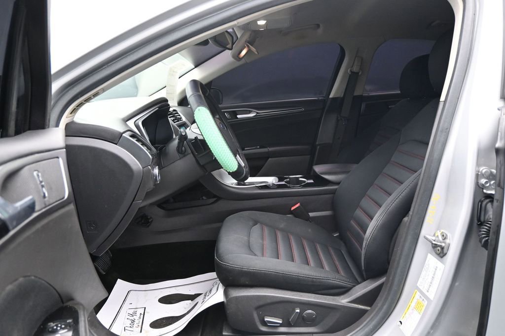 Used 2016 Ford Fusion SE AWD/4WD image 9