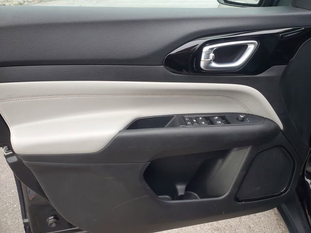 Used 2022 Jeep Compass Limited image 11