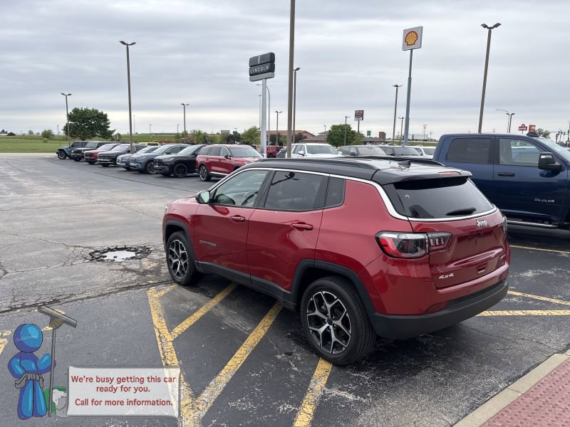 Used 2025 Jeep Compass Limited AWD/4WD image 3