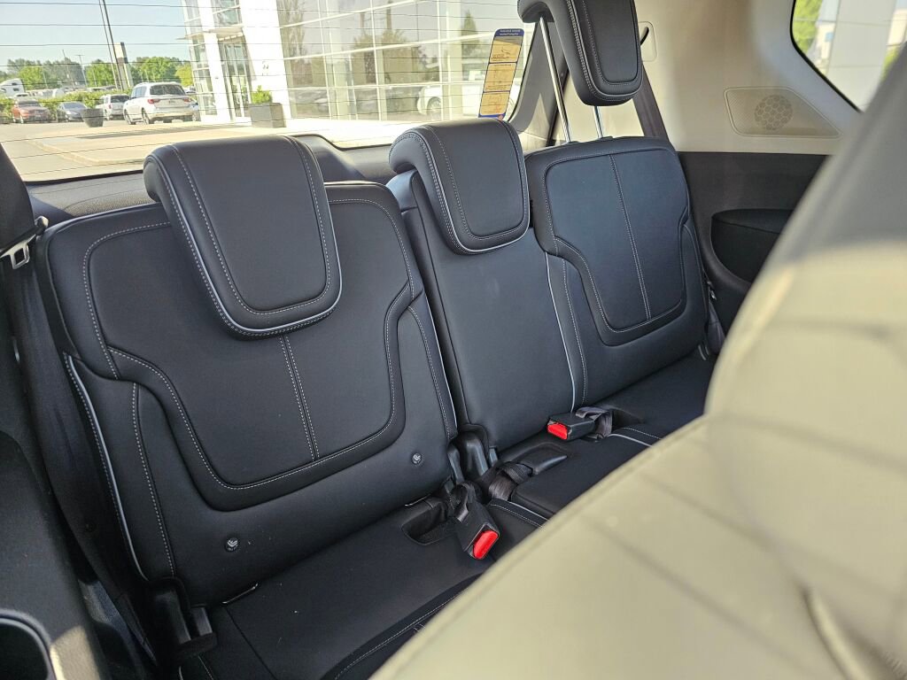 Used 2025 INFINITI QX80 Sensory w/ Premium Cargo Package AWD/4WD image 17
