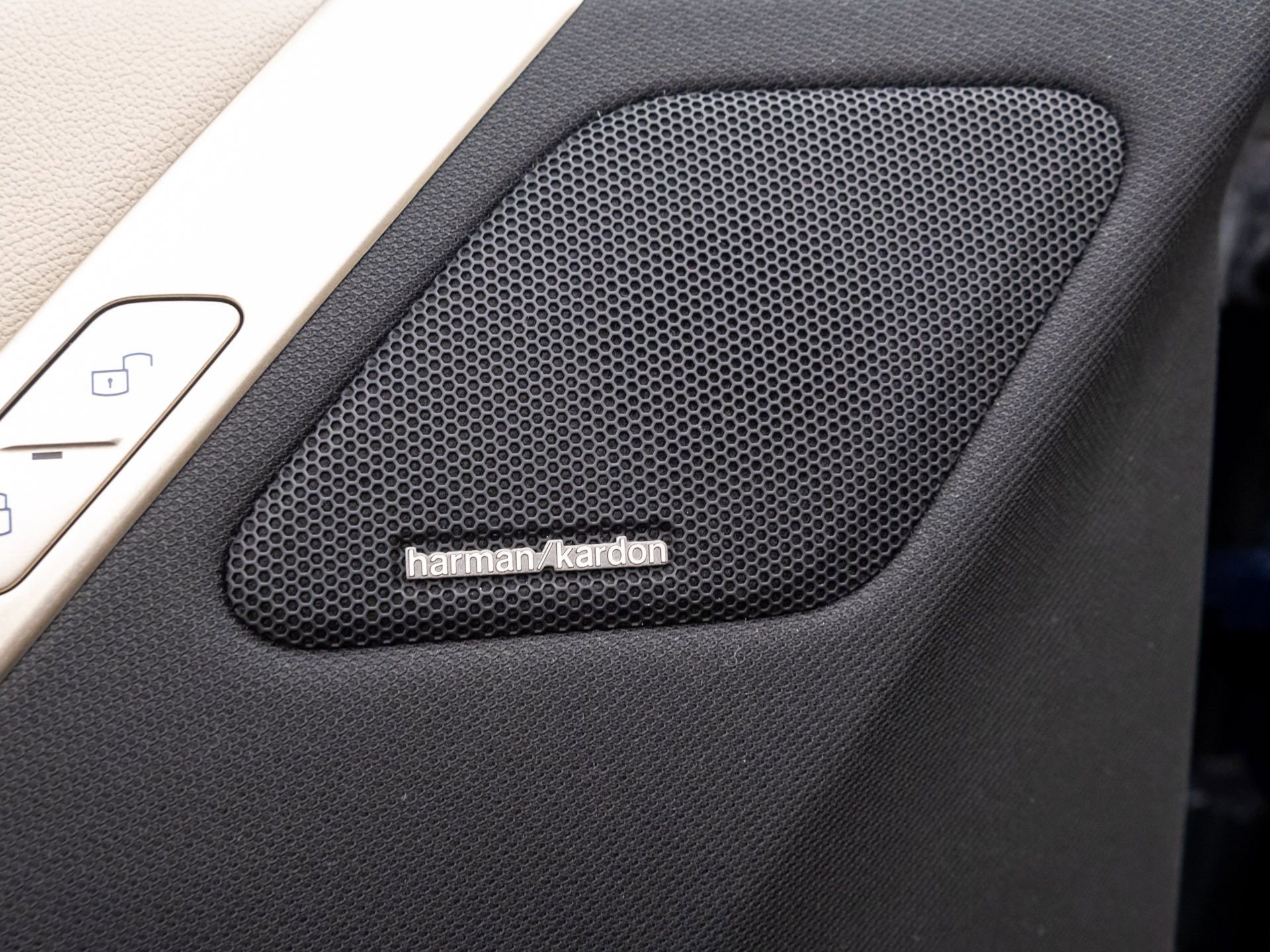 Used 2024 BMW iX xDrive50 w/ Premium Package image 19