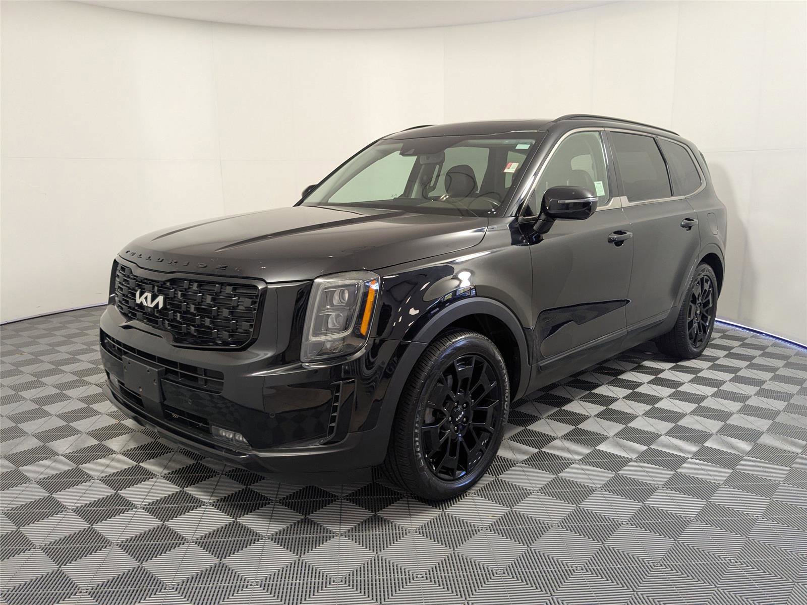 Used 2022 Kia Telluride SX w/ Nightfall Edition Package image 2