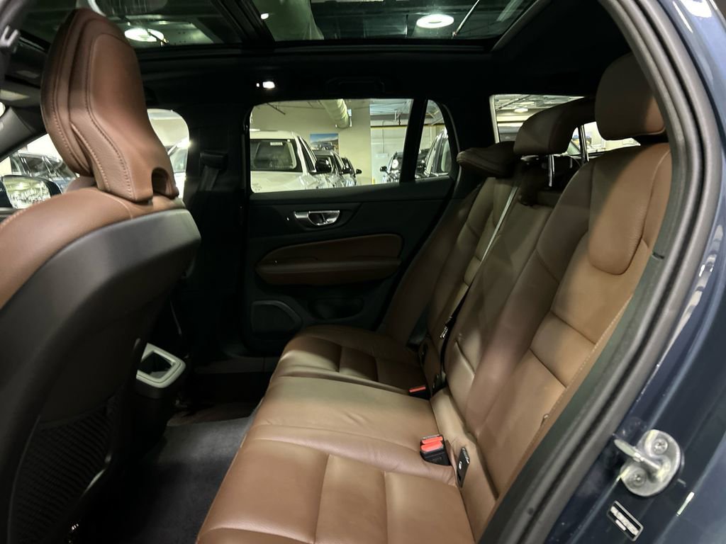 Certified 2025 Volvo V60 B5 Cross Country Plus AWD/4WD image 23
