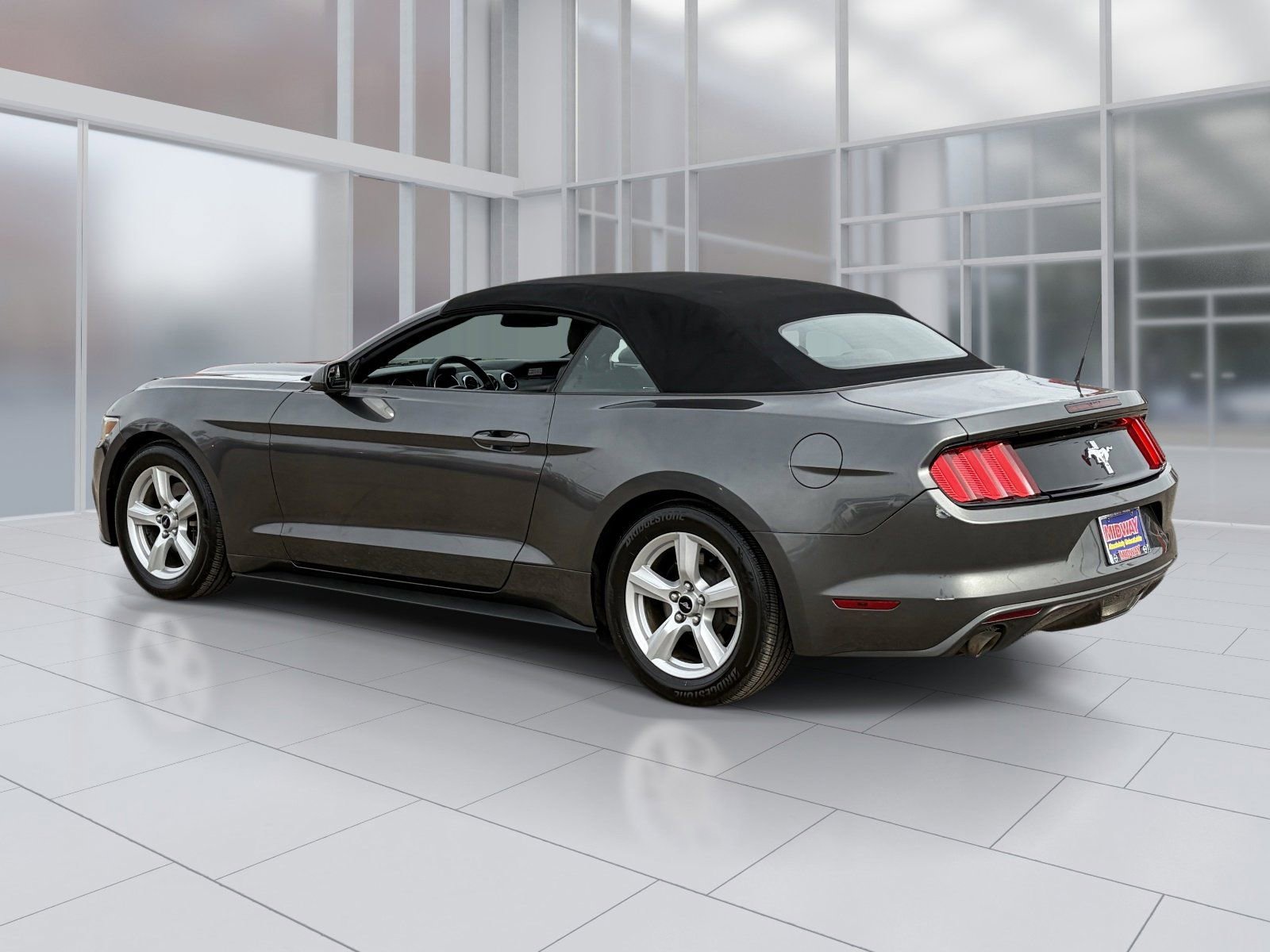 Used 2016 Ford Mustang Convertible image 4