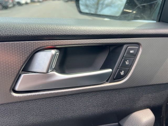 Used 2017 Hyundai Sonata Limited 2.0T w/ Cargo Package image 27