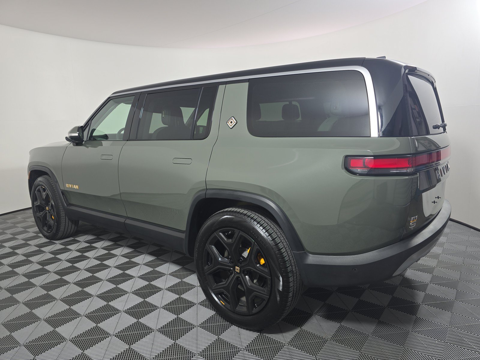 Used 2023 Rivian R1S Launch Edition AWD/4WD image 3
