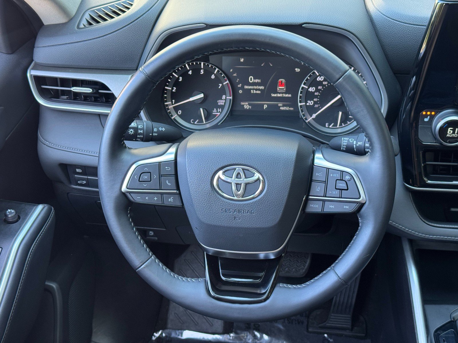 Used 2021 Toyota Highlander XLE FWD image 18