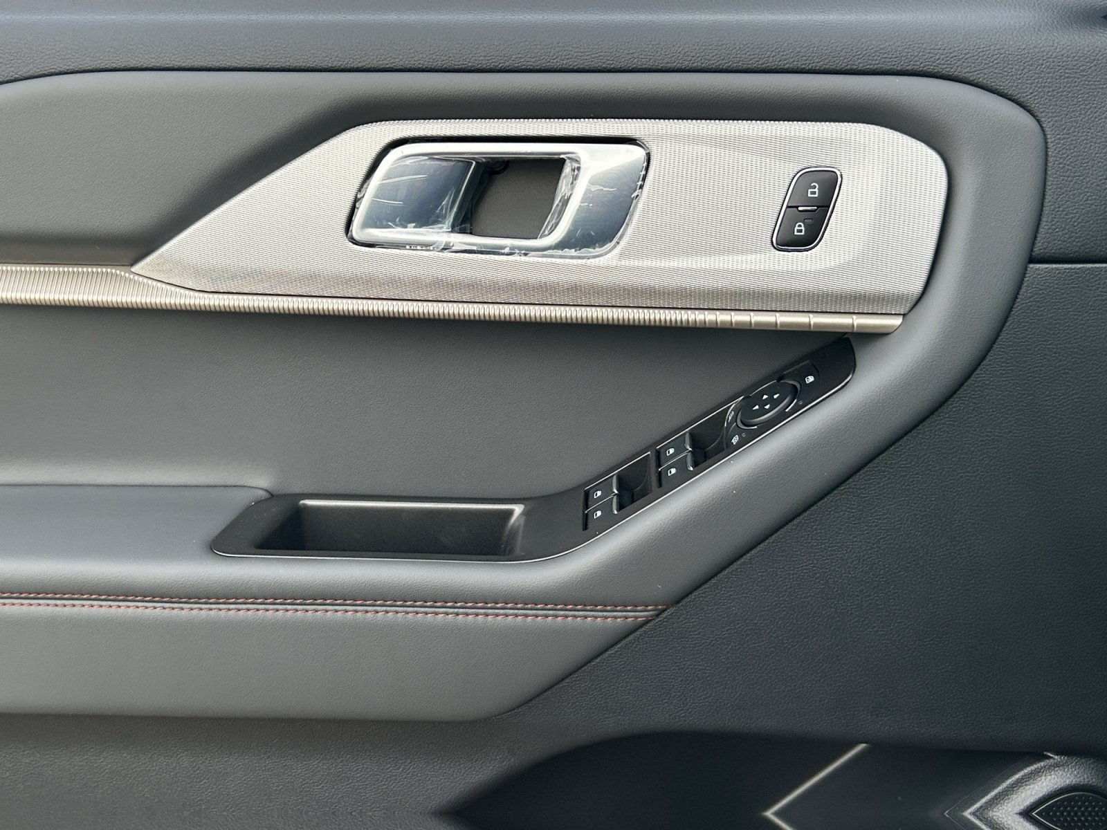 New 2026 Ford Explorer Active RWD image 16