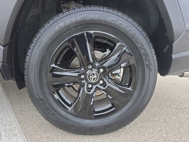 Certified 2025 Toyota RAV4 LE image 32