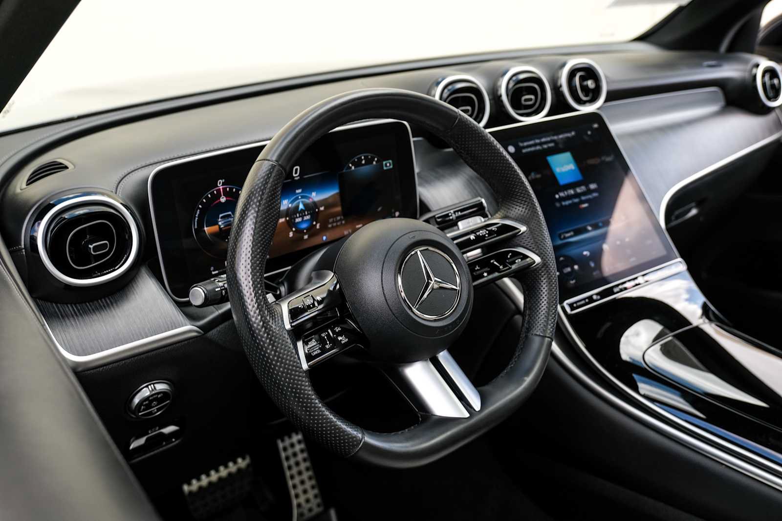 Used 2024 Mercedes-Benz GLC 300 4MATIC image 18