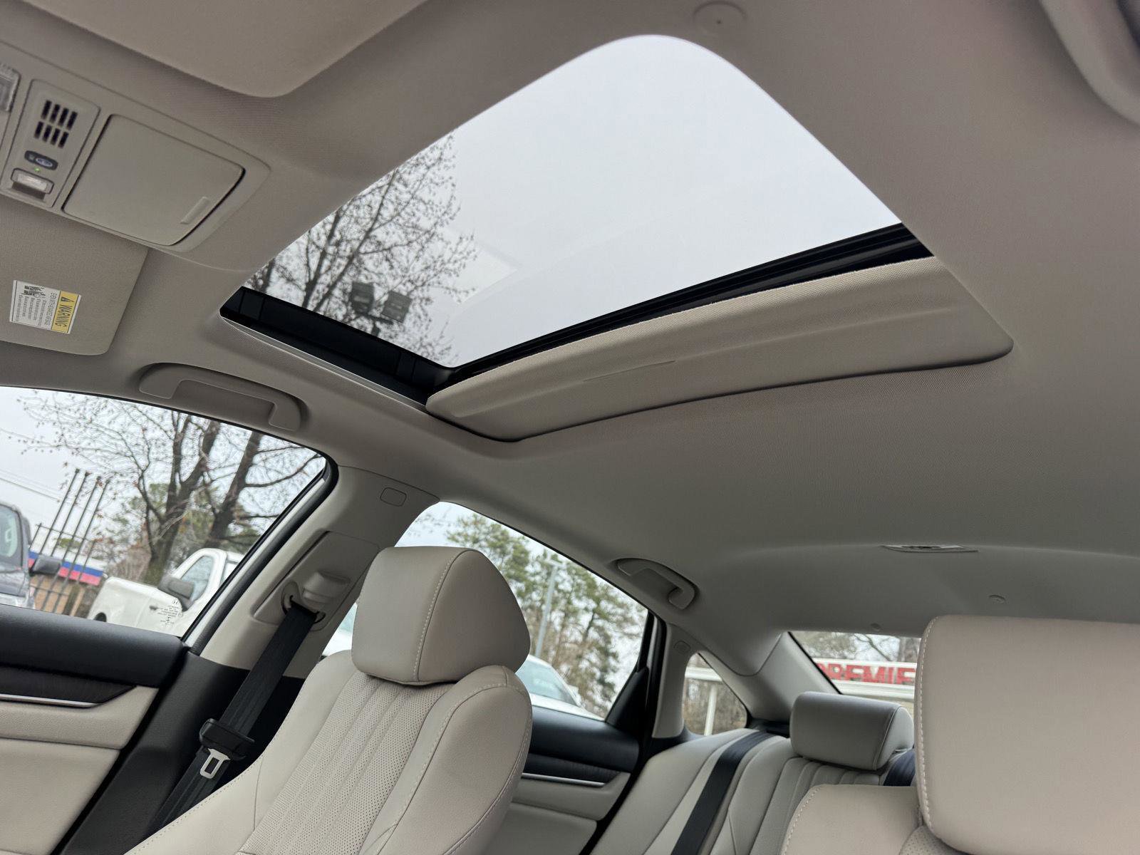 Used 2018 Honda Accord Touring image 5