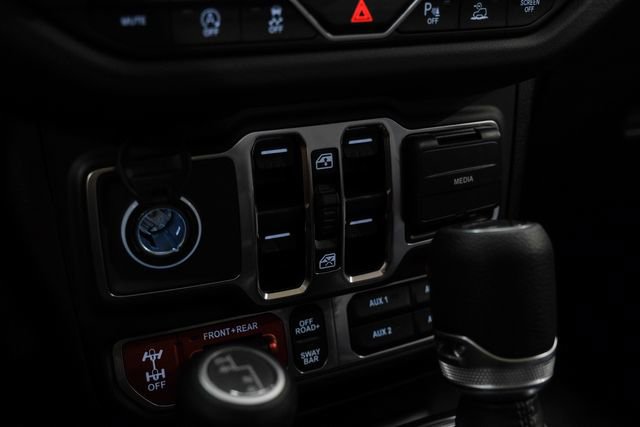 Used 2025 Jeep Gladiator Rubicon w/ Safety Group AWD/4WD image 71