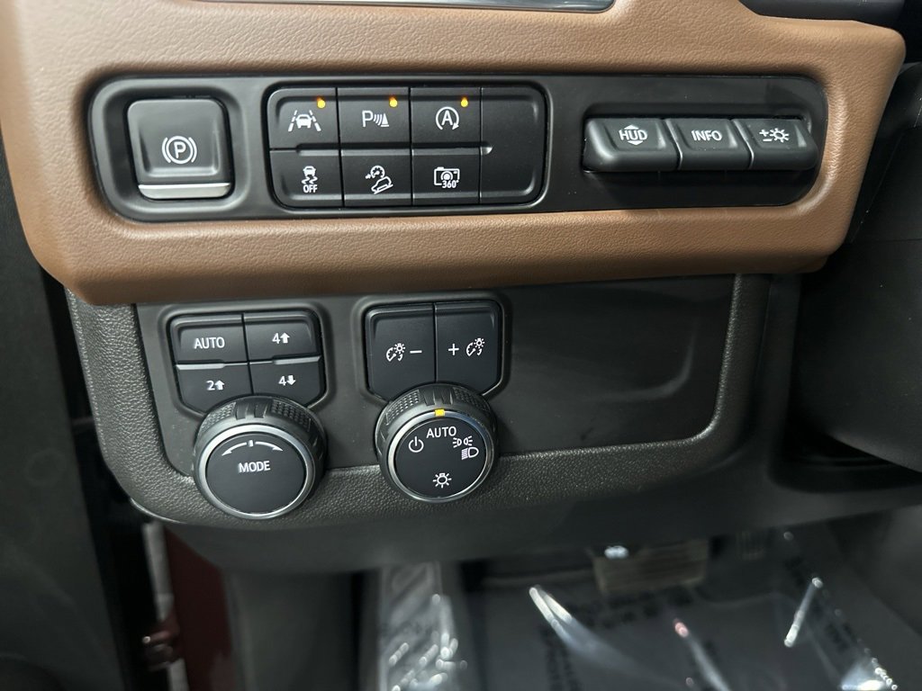 Used 2023 Chevrolet Suburban High Country image 35