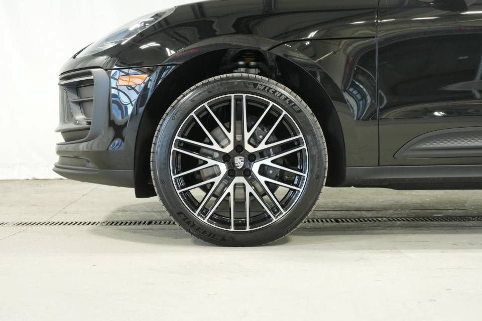 New 2026 Porsche Macan AWD/4WD image 42