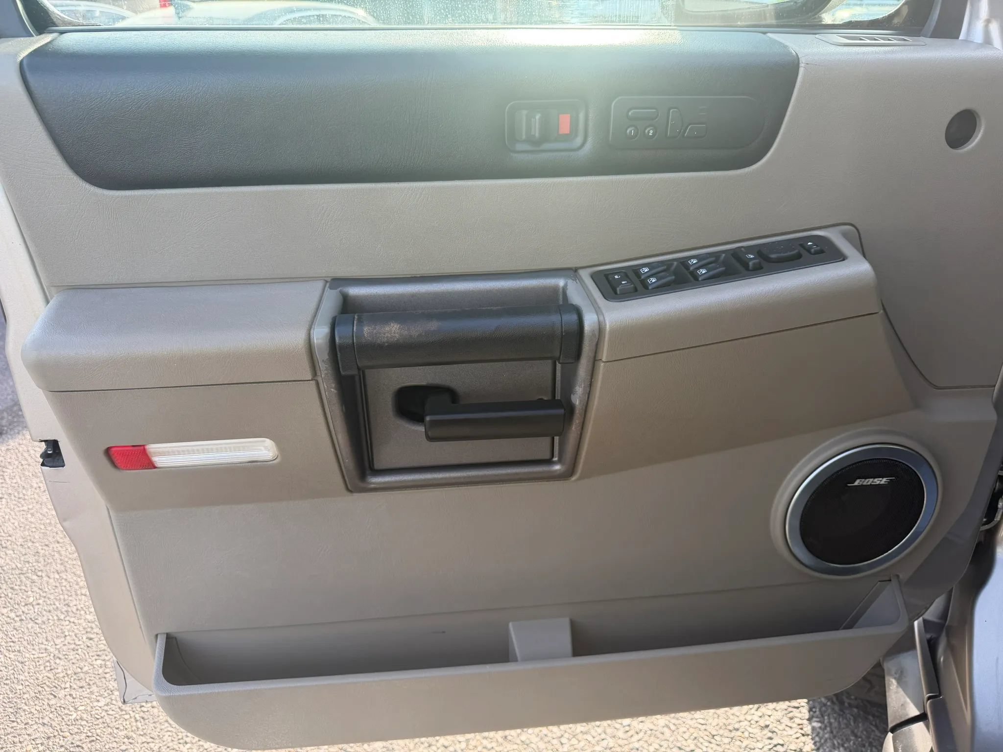 Used 2004 HUMMER H2 w/ Preferred Equipment Group AWD/4WD image 8