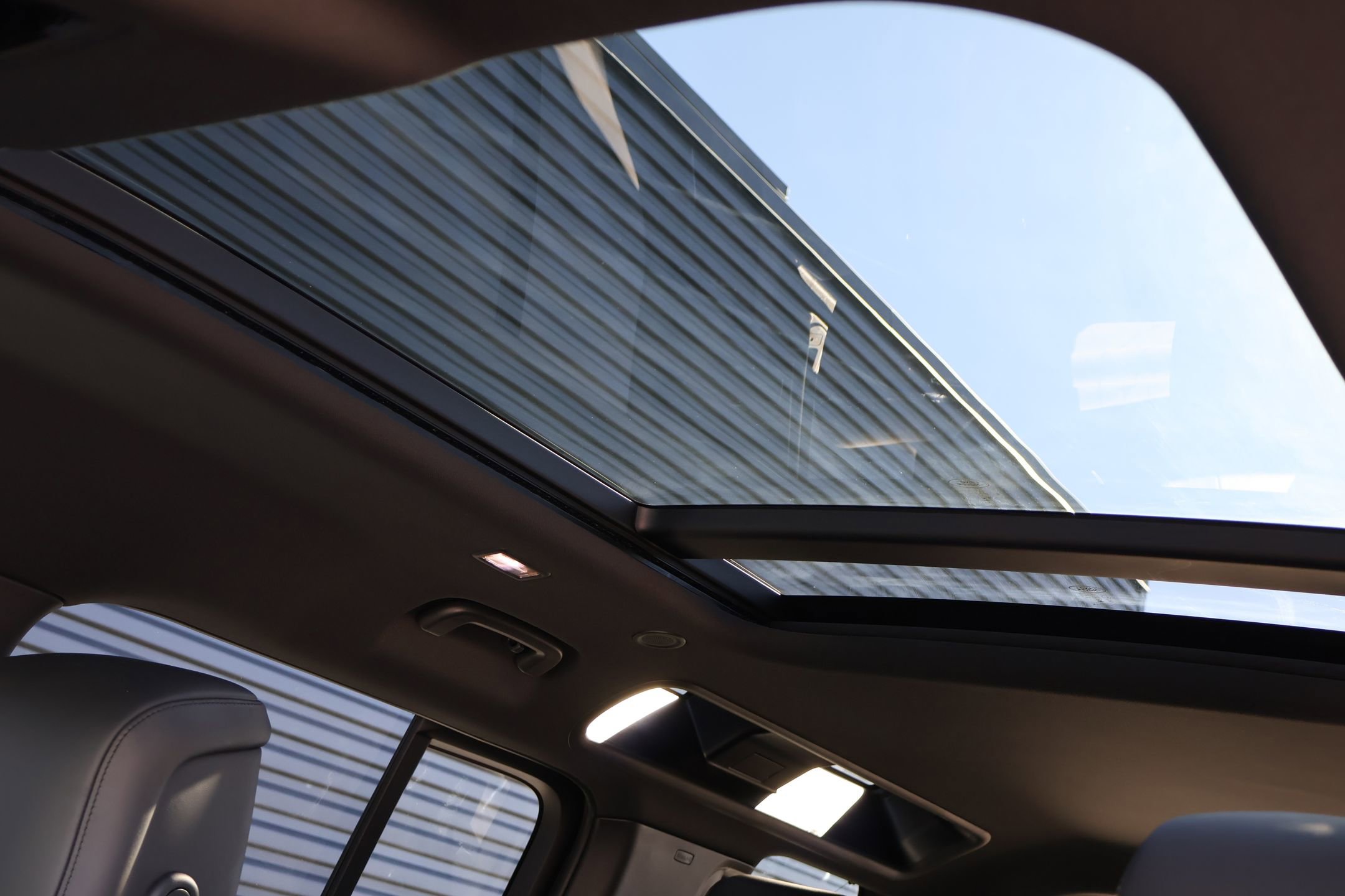 Used 2025 Land Rover Defender 110 S image 21