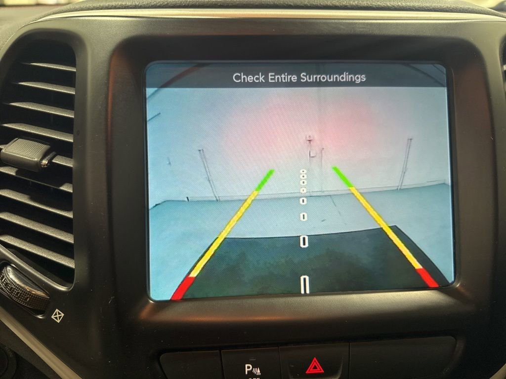 Used 2018 Jeep Cherokee Trailhawk w/ Comfort/Convenience Group image 17