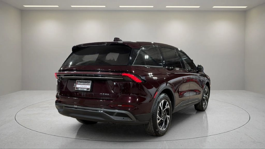 Certified 2025 Lincoln Nautilus Premier w/ Jet Appearance Package AWD/4WD image 3