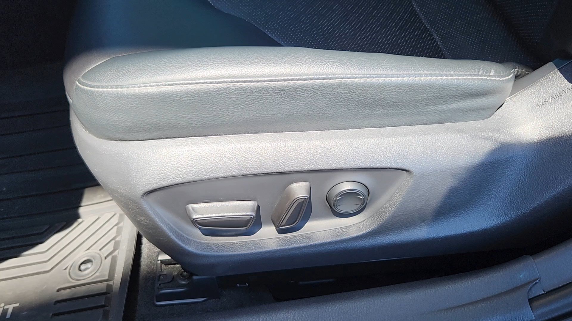 Used 2021 Toyota Camry XSE FWD image 9