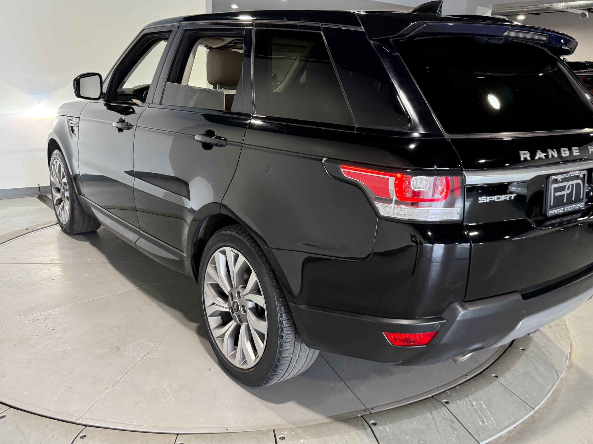 Used 2017 Land Rover Range Rover Sport SE AWD/4WD image 11