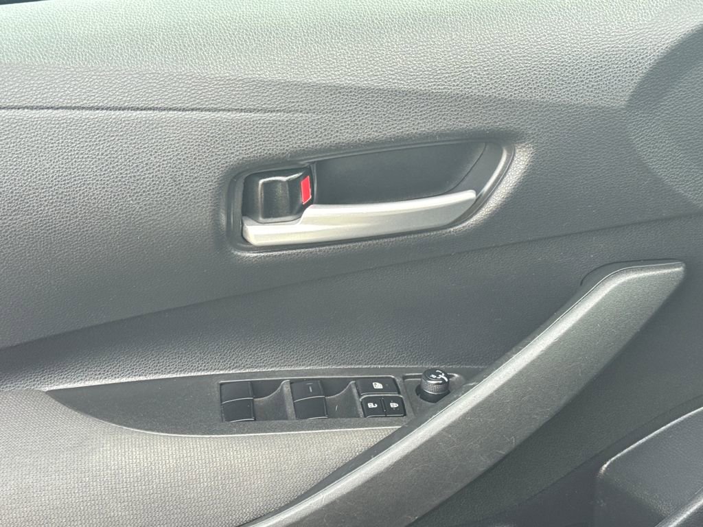 Used 2021 Toyota Corolla LE image 32