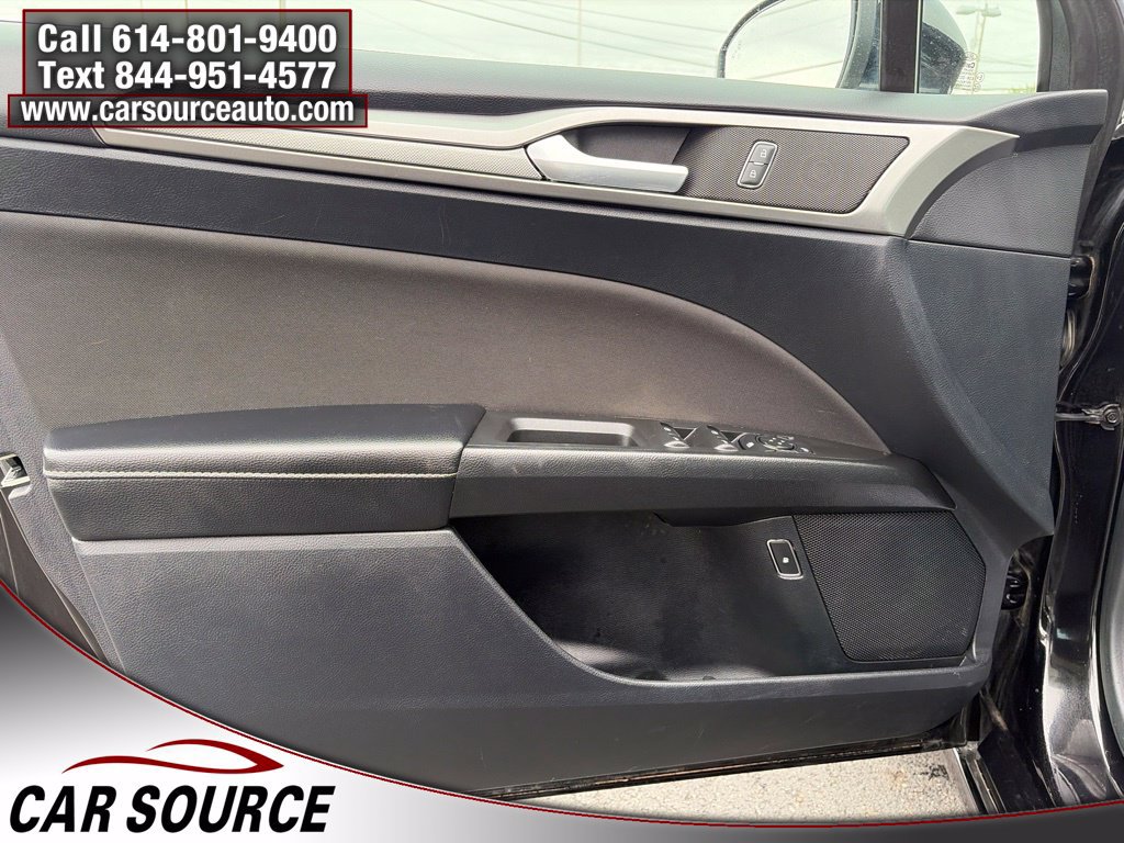 Used 2019 Ford Fusion SE FWD image 16