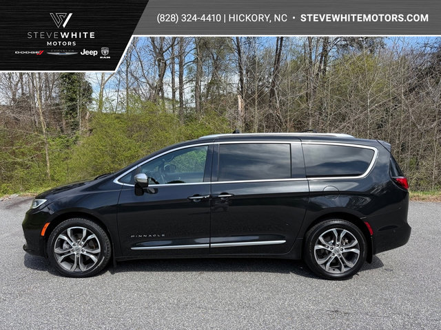 Used 2022 Chrysler Pacifica Pinnacle AWD/4WD image 1