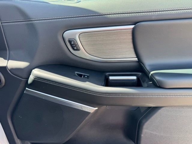 Used 2025 Ford Expedition Platinum AWD/4WD image 25