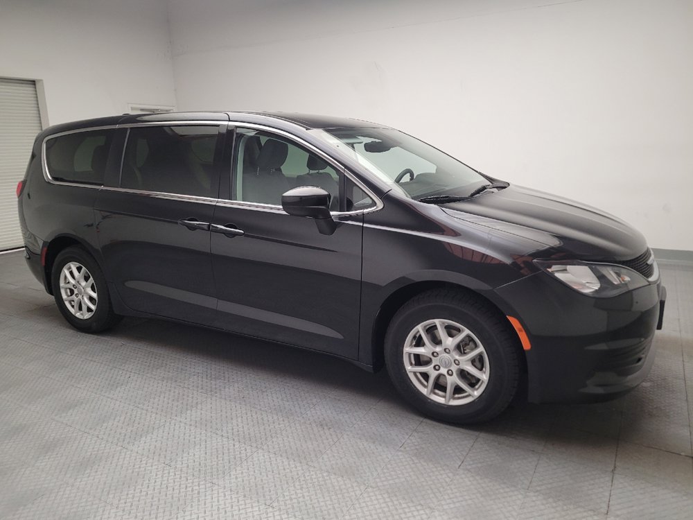 Used 2017 Chrysler Pacifica Touring FWD image 11