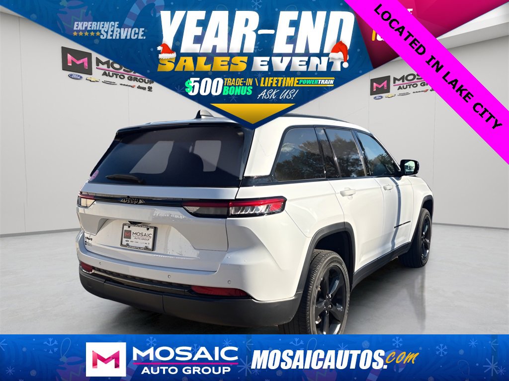 Used 2024 Jeep Grand Cherokee Altitude image 3