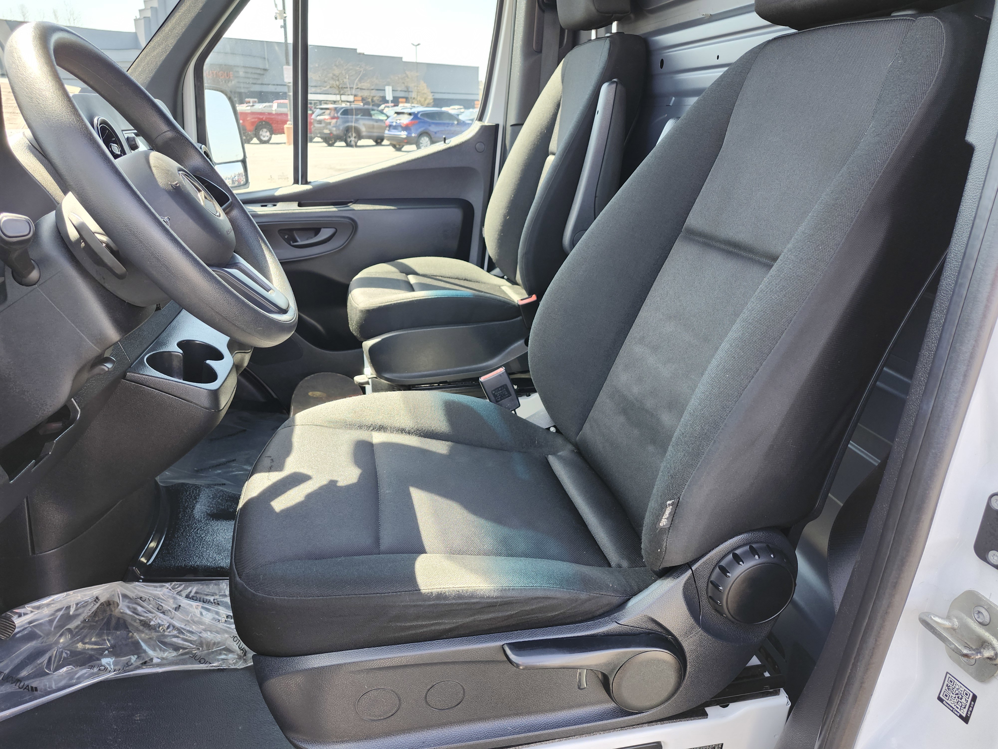 Used 2023 Mercedes-Benz Sprinter 2500 image 25