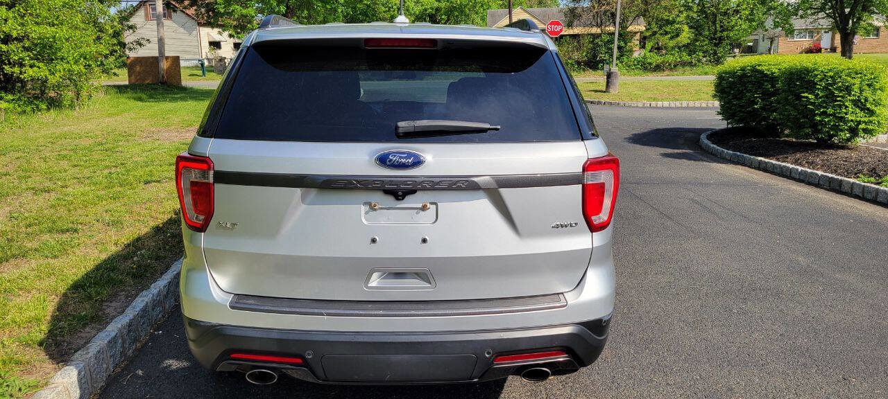 Used 2018 Ford Explorer XLT w/ Equipment Group 202A image 5