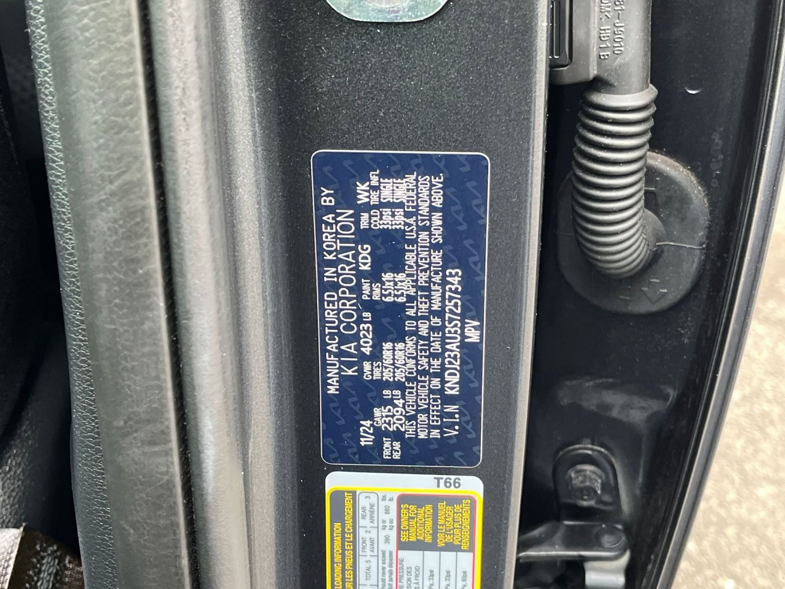Used 2025 Kia Soul LX w/ LX Technology Package FWD image 24