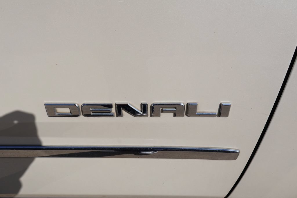 Used 2015 GMC Yukon Denali w/ Premium Package AWD/4WD image 10