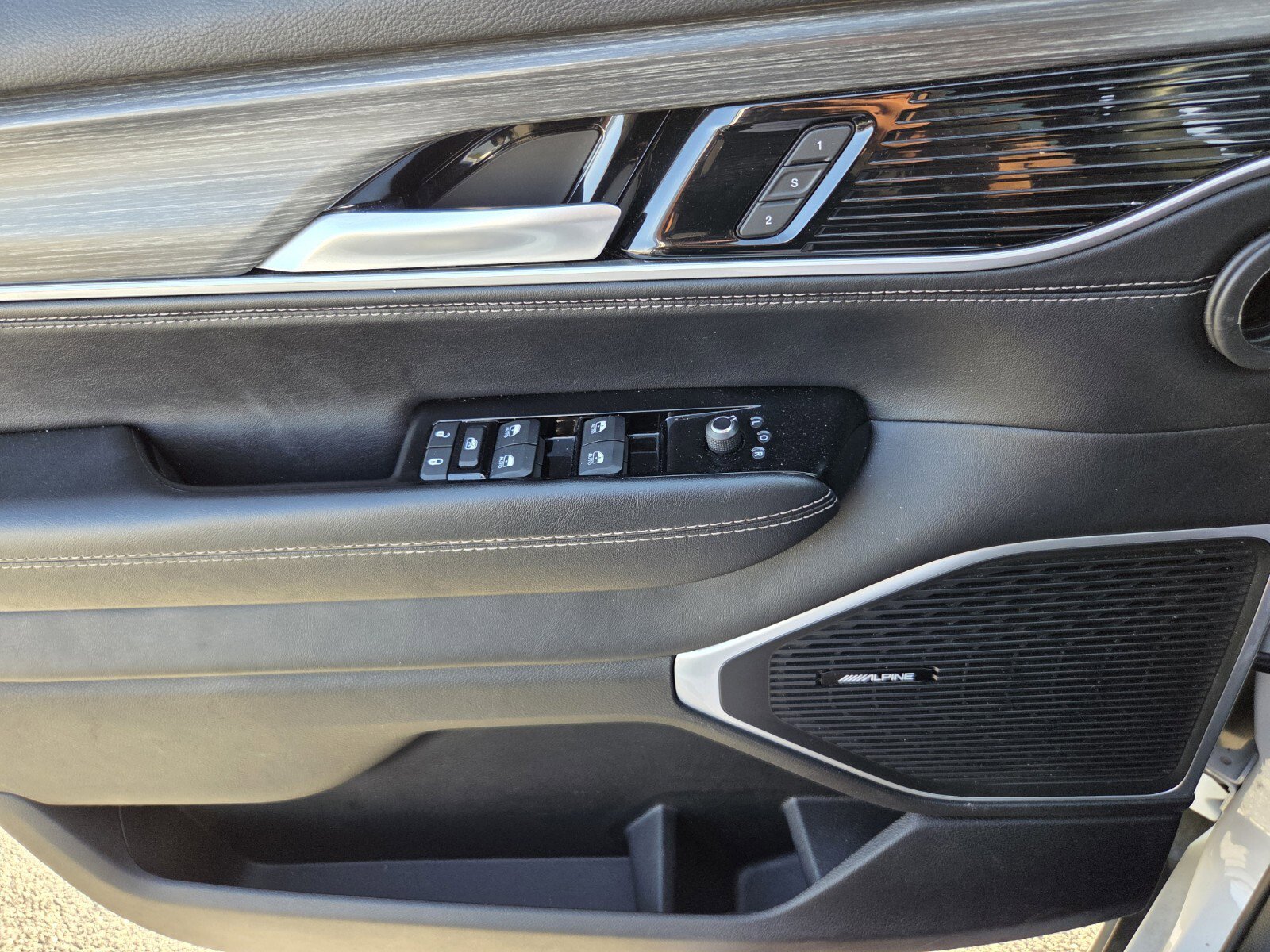 Used 2024 Jeep Wagoneer Series III image 28