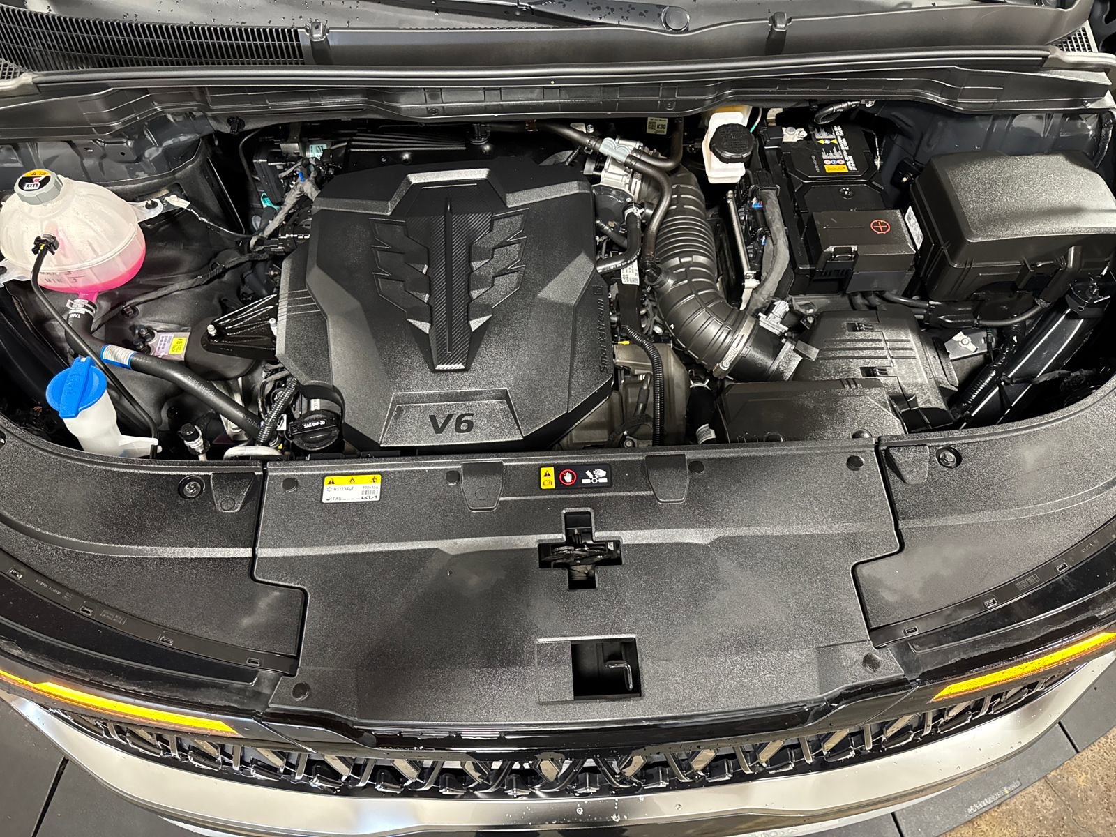 Used 2025 Kia Carnival FWD image 31