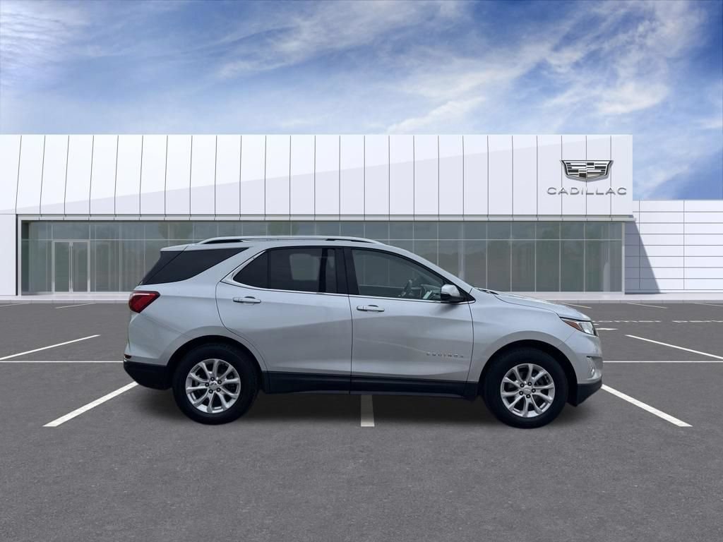 Used 2018 Chevrolet Equinox LT w/ Sun & Infotainment Package FWD image 2